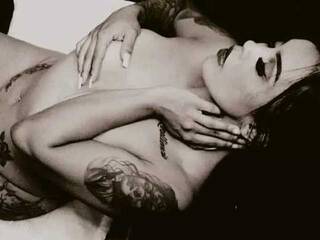 Эротический видеочат hellen-fox