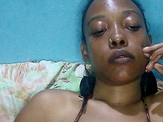 Эротический видеочат Hennesy-Camila