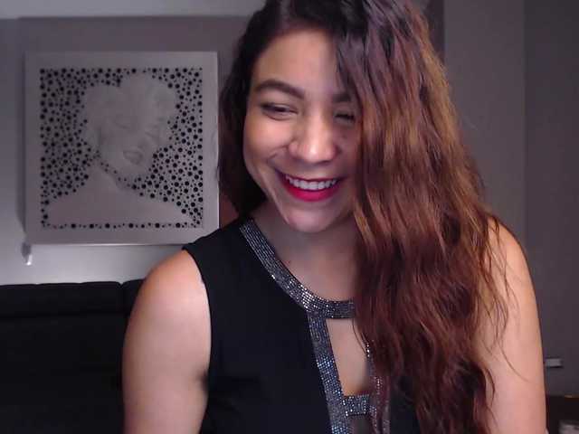 Скриншоты трансляции HilaryTurner