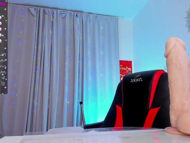 Скриншоты трансляции Holly-Lopez