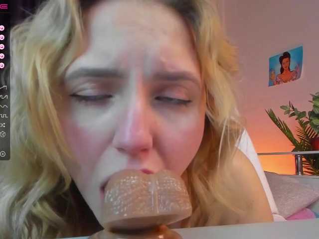 Скриншоты трансляции Holly-Lopez