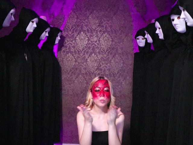 Скриншоты трансляции HollyEmily