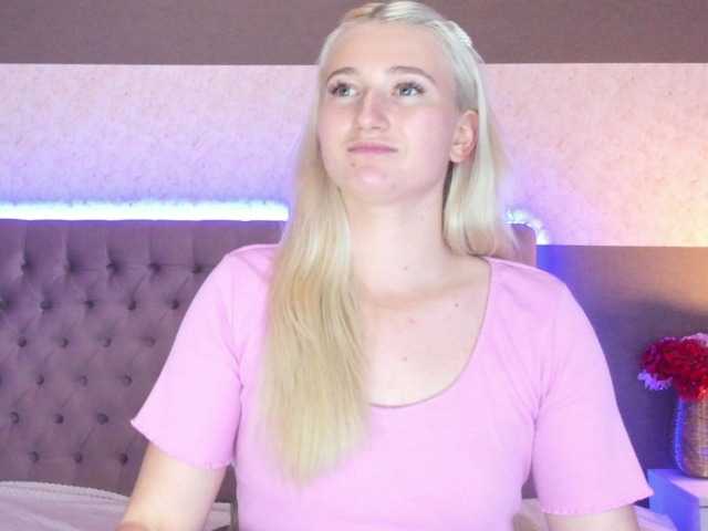 Скриншоты трансляции HollyTaillor