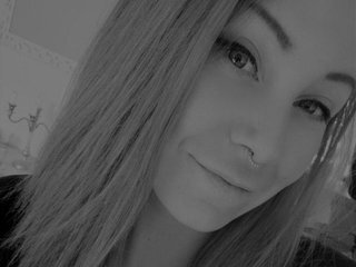 Эротический видеочат HolySweetiePoly