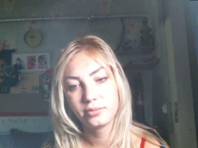 Фотографии HotCarmin Hi guys, i love to play love to dance... if you like slim blond .I do a show , 5 min for 500 tokens