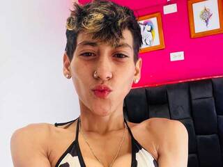 Эротический видеочат HottAlexxxa