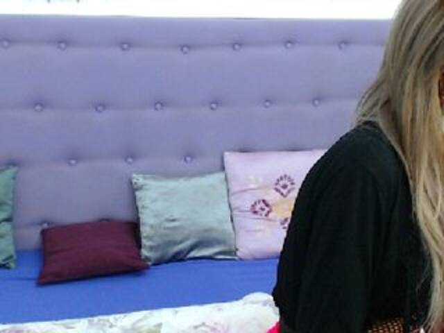 Скриншоты трансляции HottieBadGirl