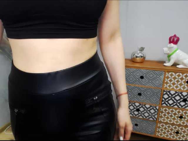 Скриншоты трансляции hottieLAURA