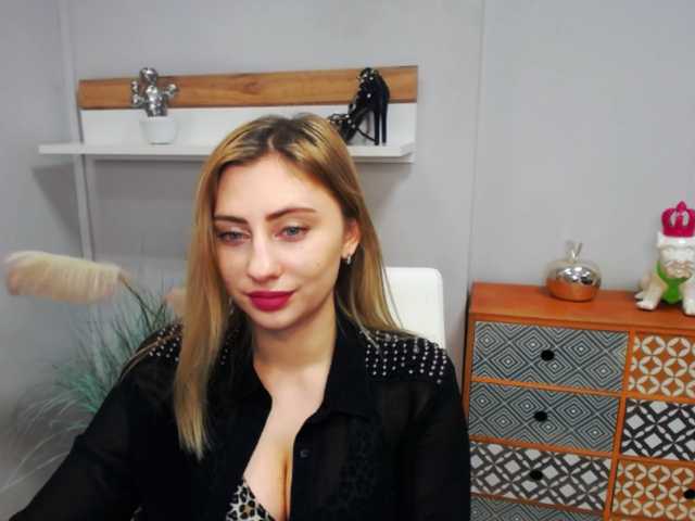Скриншоты трансляции hottieLAURA