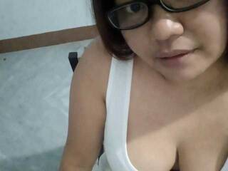 Эротический видеочат hotYASSI4U