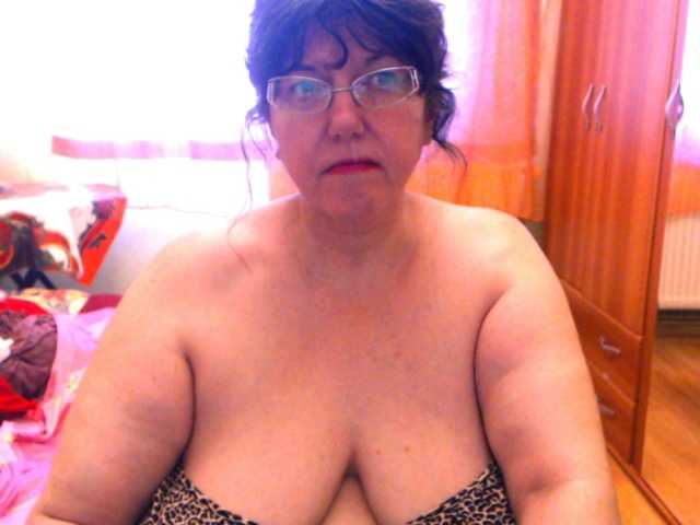 Скриншоты трансляции HugeTitsXXX