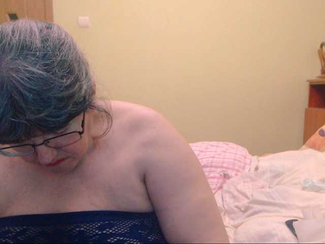 Скриншоты трансляции HugeTitsXXX