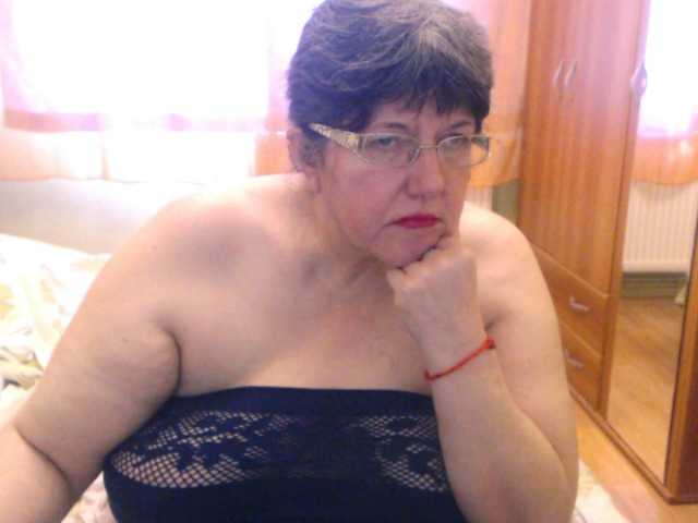Фотографии HugeTitsXXX my pussy is very hot and wet now ... we can masturbate together if you give me 160 tokens