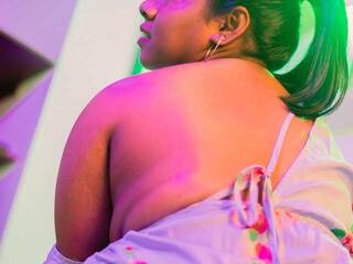 Эротический видеочат IndiraVermutt