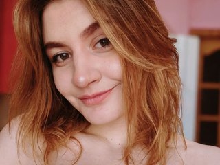 Эротический видеочат BizzyBeee