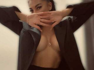 Эротический видеочат JulieWerb