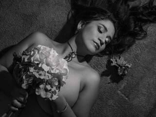 Эротический видеочат JuliRobert