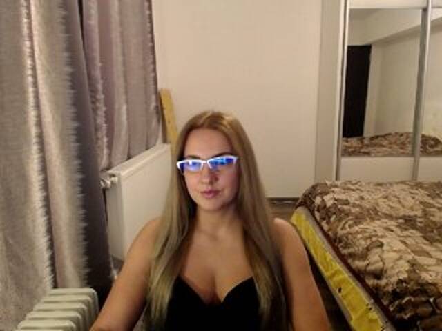 Скриншоты трансляции KATYDIAZ