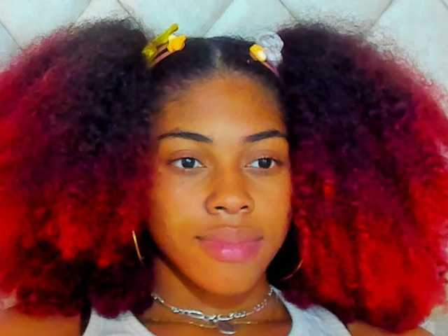 Скриншоты трансляции KhloeVega