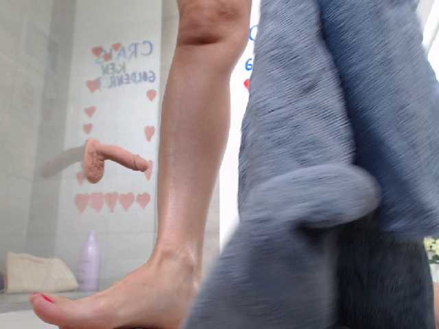 Скриншоты трансляции KinkyMoni