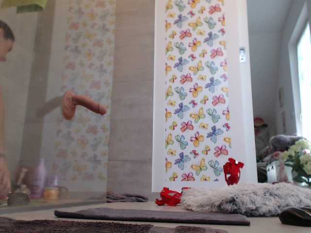 Скриншоты трансляции KinkyMoni