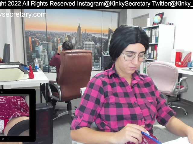 Скриншоты трансляции KinkyOffice