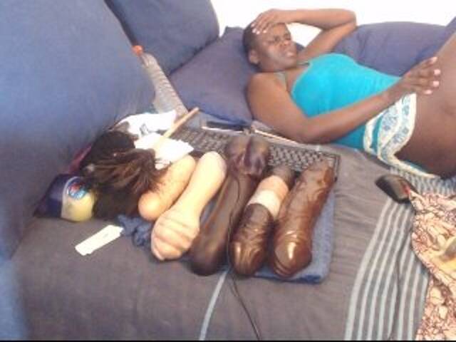 Скриншоты трансляции KinkySlutyx