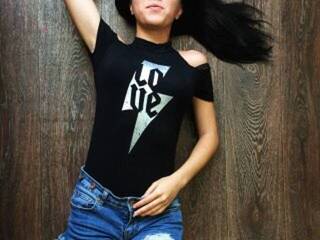 Эротический видеочат KiraCosmos