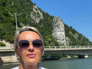 Эротический видеочат KirraWhite