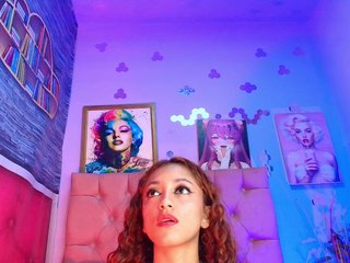 Эротический видеочат kyliemoan