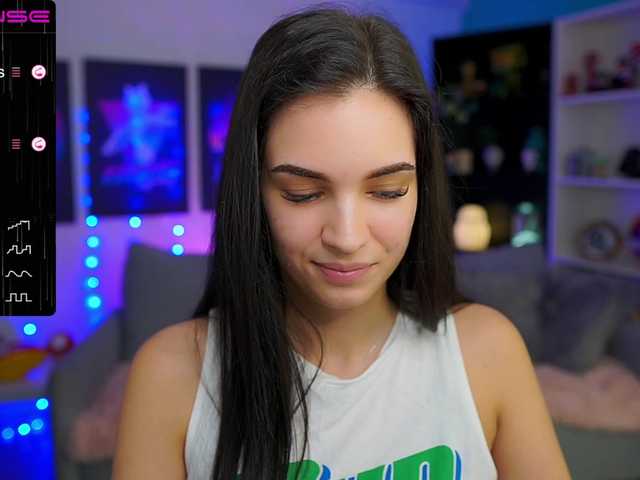 Скриншоты трансляции KylieQuinn018