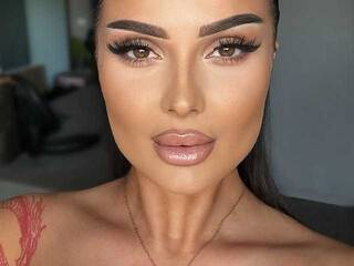 Эротический видеочат KylieSpicey