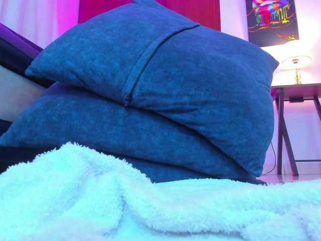 Скриншоты трансляции Laaura-Velez