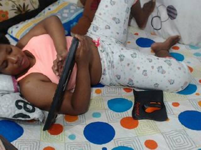 Скриншоты трансляции Laaylaax