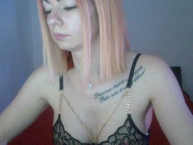 Скриншоты трансляции LaraLove