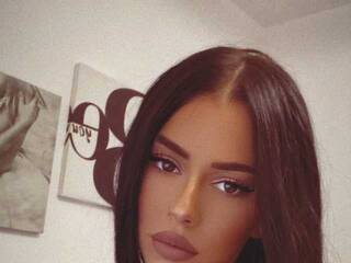 Эротический видеочат LaraShaw