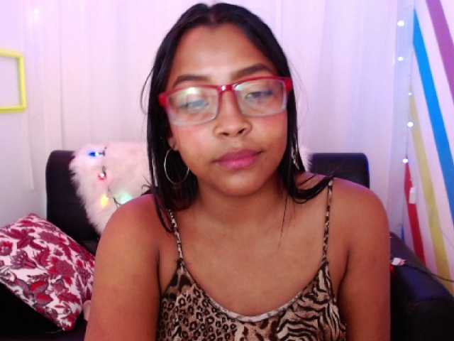 Скриншоты трансляции Laura-Cherry