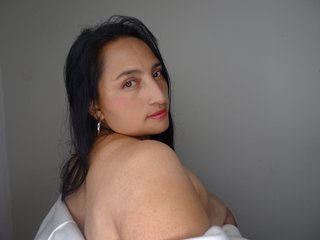 Эротический видеочат LauraYoselin