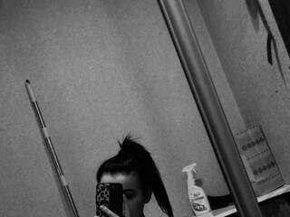 Эротический видеочат Laurie-Mindy