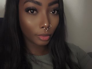 Эротический видеочат LaylaAriana