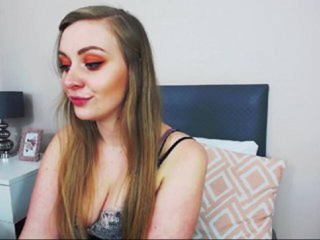 Скриншоты трансляции LeahGoldHair