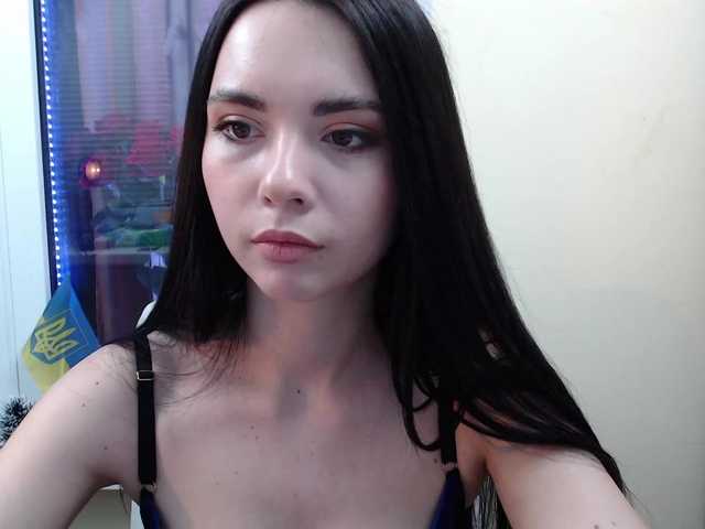 Скриншоты трансляции LeannaDecker