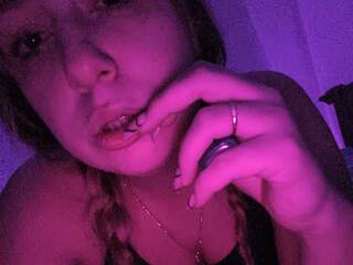 Эротический видеочат LekaAlena