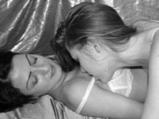 Эротический видеочат lesbiloveee