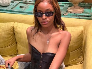 Эротический видеочат Lillie-03