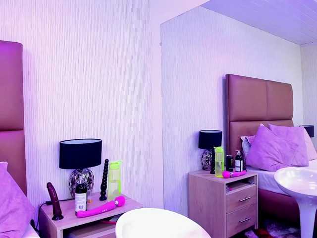 Скриншоты трансляции LilyMiller