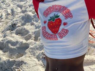 Эротический видеочат LittleMisscharming