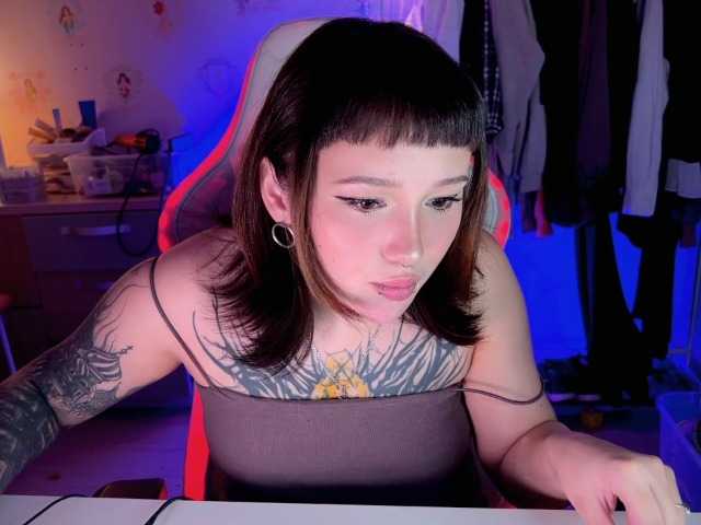 Скриншоты трансляции littlewetgirl