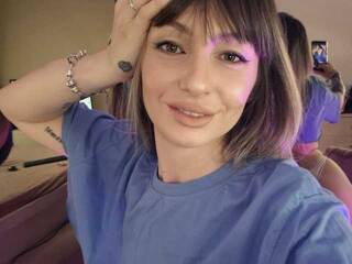 Эротический видеочат LolaxCute