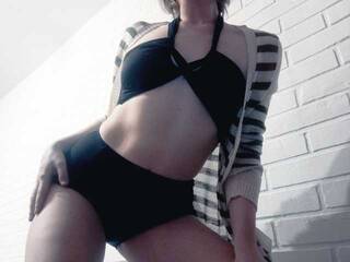 Эротический видеочат LonelyKira